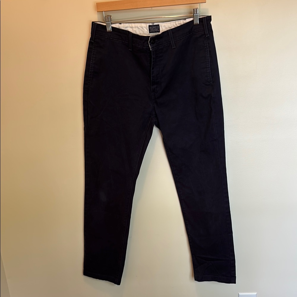 Levi's Navy Chinos size 32x32 in great condition!